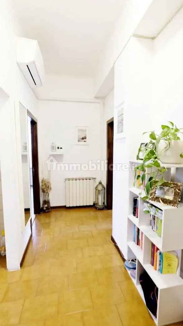 Bilocale viale dei Campi Elisi 21, San Vito - Campi Elisi, Trieste