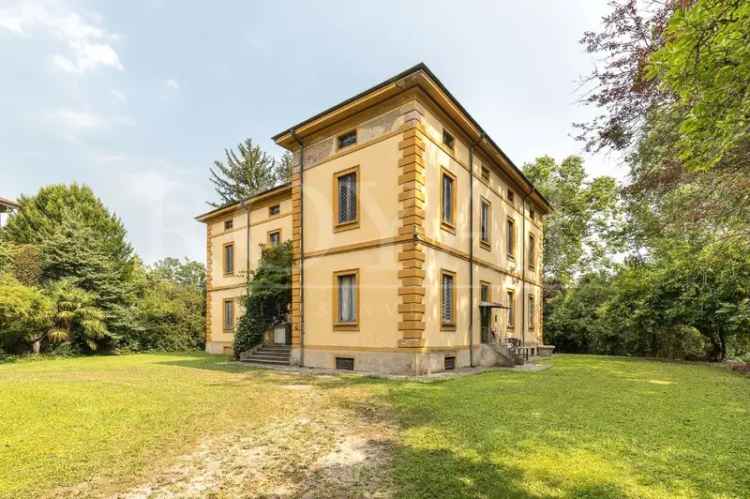 Villa in Via Fiume 9, Carate Brianza, 12 locali, 4 bagni, 1061 m²