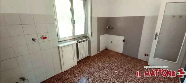 Appartamento in Via Natale Gallino, Genova, 5 locali, 1 bagno, 72 m²