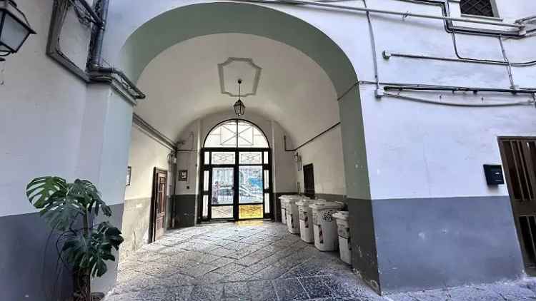 Appartamento in Via Foria, Napoli (NA)