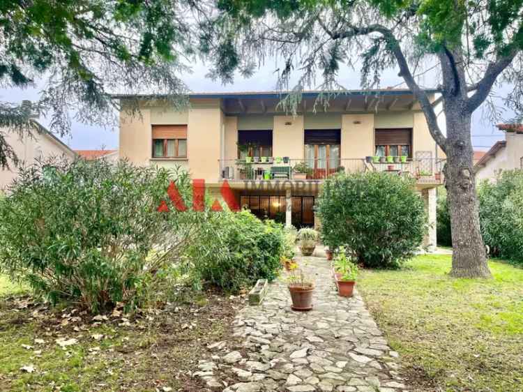 Villa in Via XXV Aprile, Calcinaia, 9 locali, 2 bagni, garage, 290 m²