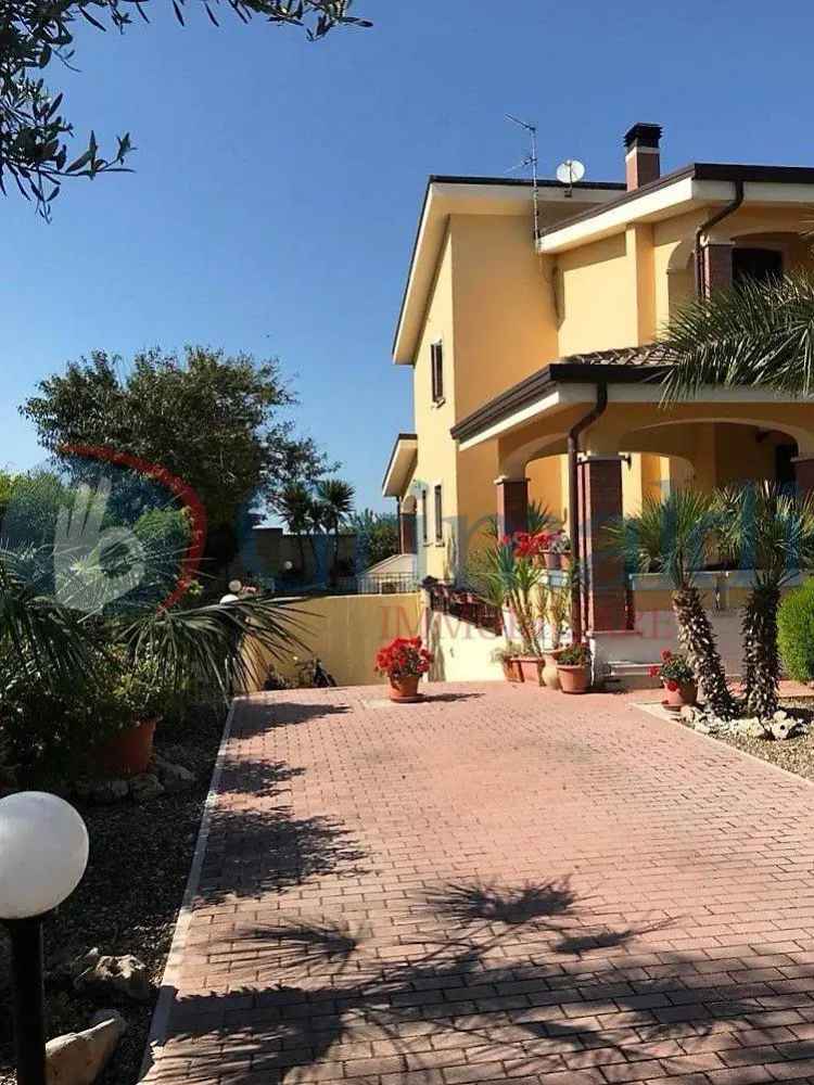 Villa unifamiliare via Monte D'Alba, 48/B, Trani