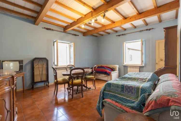 Vendita casa indipendente 10 locali di 352 m² in Matelica (62024) - 87627 - iad