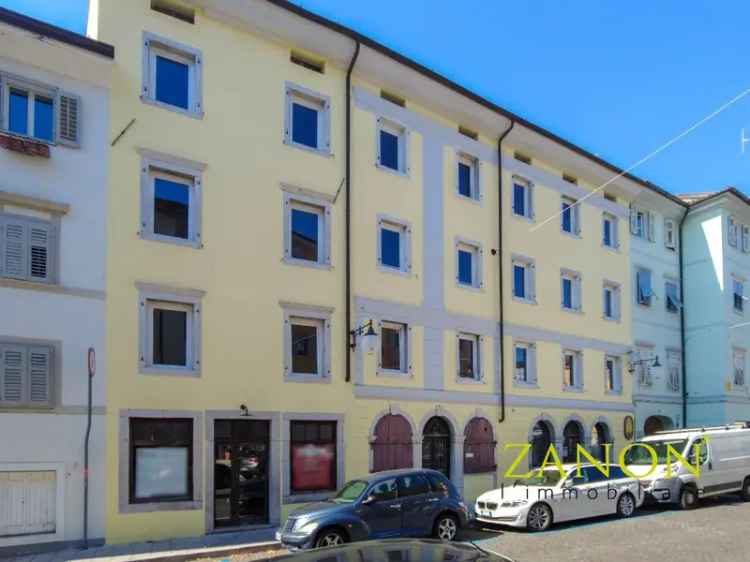 Appartamento in Piazza Cavour, Gorizia, 7 locali, 1 bagno, 125 m²