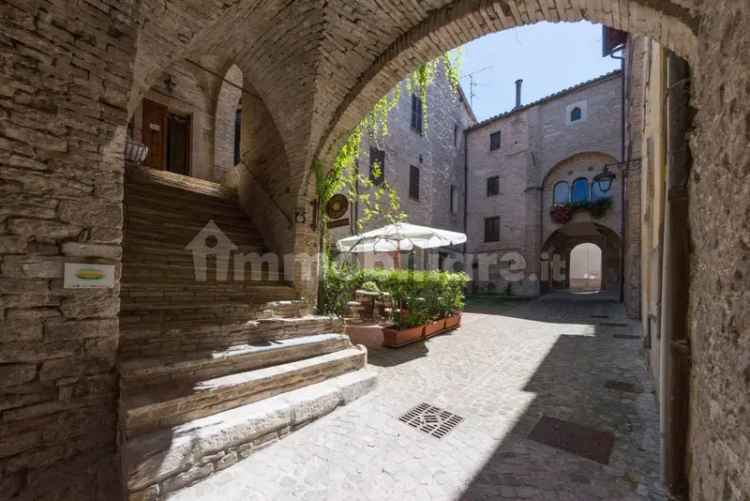 Terratetto plurifamiliare piazza Giacomo Matteotti 7, Centro, Sassoferrato