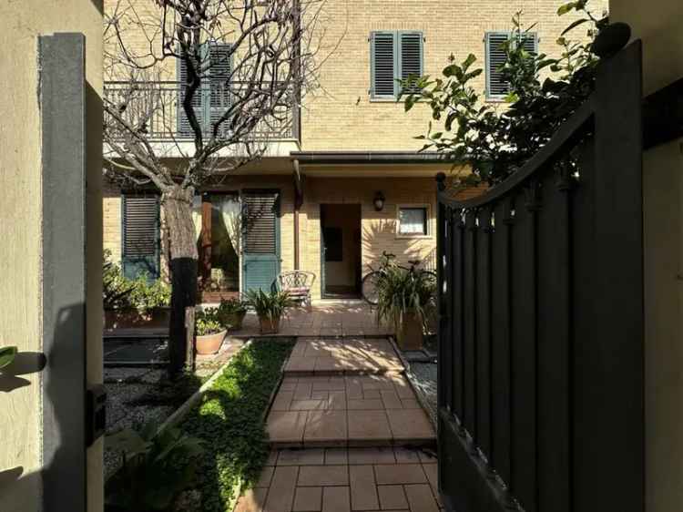 Villa a schiera in VIA NIBBI, Porto San Giorgio, 7 locali, 3 bagni