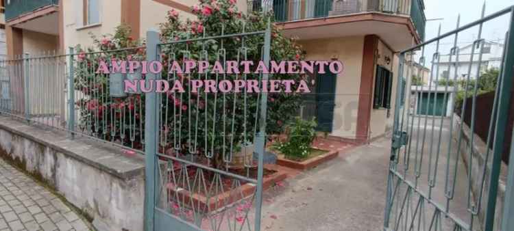 Appartamento in Via Luigi Einaudi, Caserta, 5 locali, 130 m²