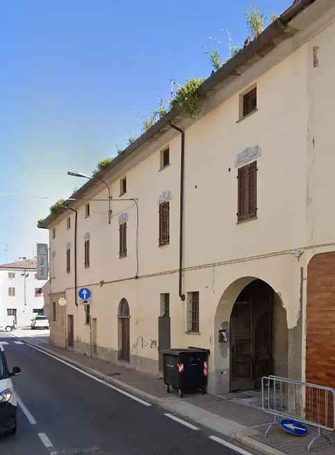 TRILOCALE SU DUE LIVELLI CON BALCONE E BALLATOIO