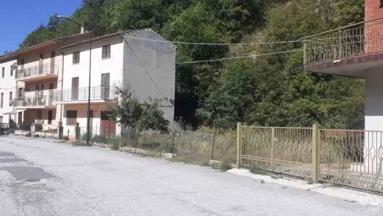 Vendita terreno di 405 m² in Fiuminata (62025) - 104947 - iad