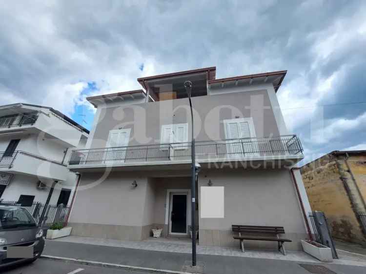 Casa Indipendente in Viale Vittoria, 205, Alba Adriatica (TE)