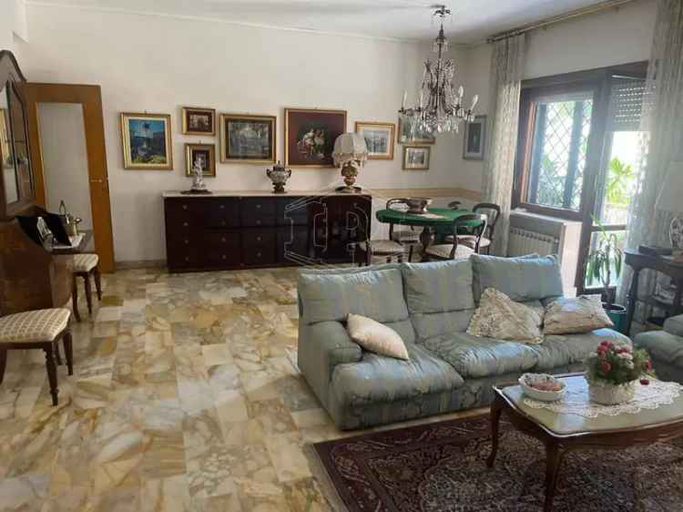 Appartamento viale Colli Aminei 279, Colli Aminei - Capodimonte, Napoli