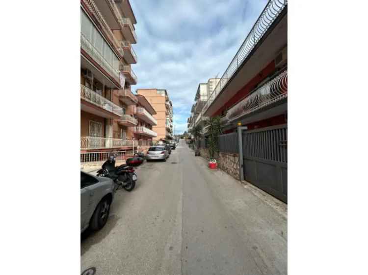 Appartamento in Via Carlo Carrà, Napoli, 1 bagno, 110 m², buono stato