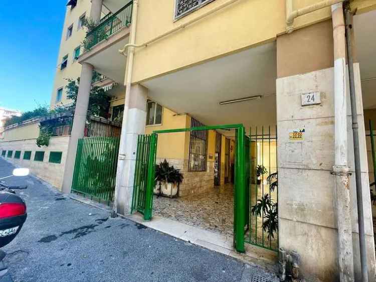 Appartamento in vendita  a Napoli