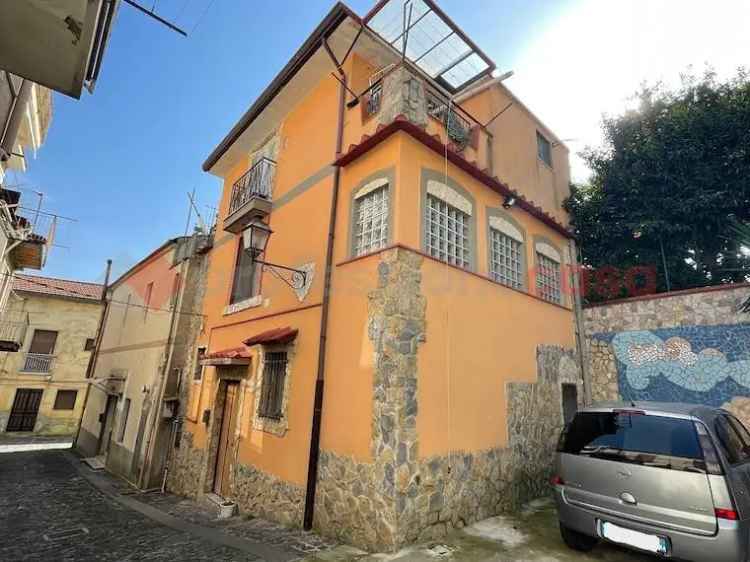 Casa Indipendente in vendita  a Mercato San Severino