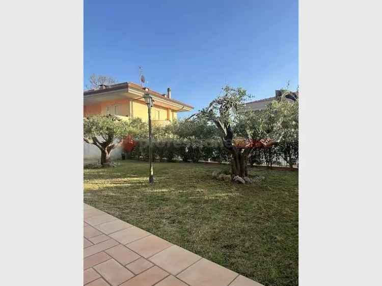 Villa bifamiliare in vendita  a Formia