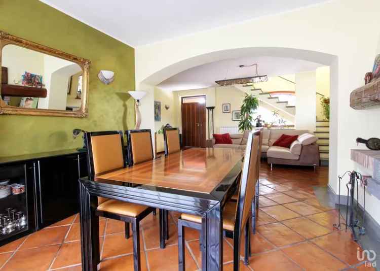 Vendita villa Bifamiliare 6 locali di 273 m² in Grottaferrata (00046) - 94753 - iad