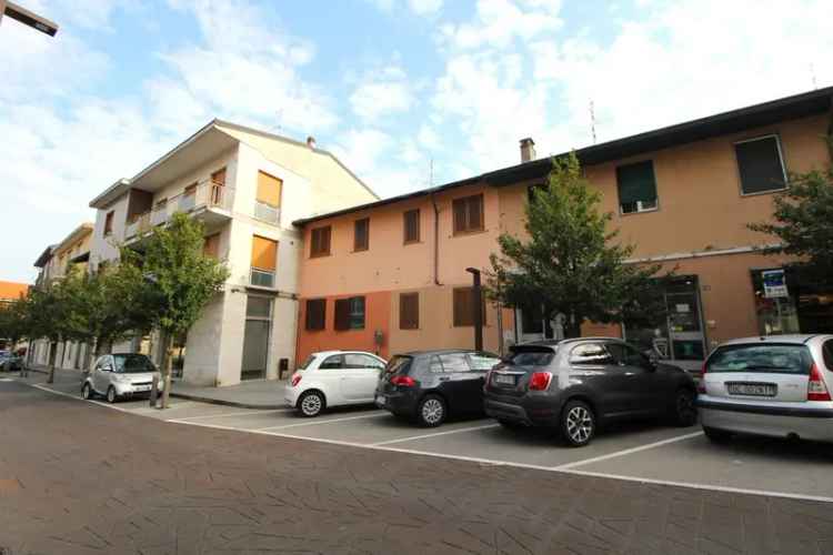 Appartamento in Piazza Xxv Aprile, 11, Gorla Minore (VA)