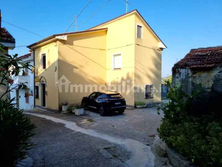 Terratetto unifamiliare Strada Valle Ferzetti, Colli Innamorati - Madonna, Pescara