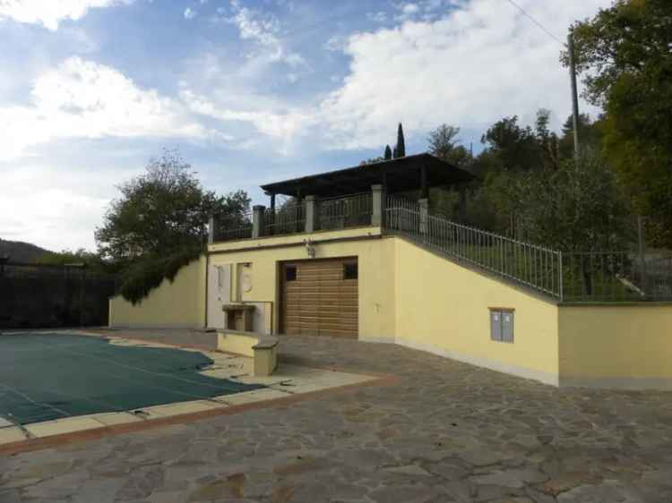 Villa in Talla, Talla, 6 locali, 3 bagni, giardino privato, arredato