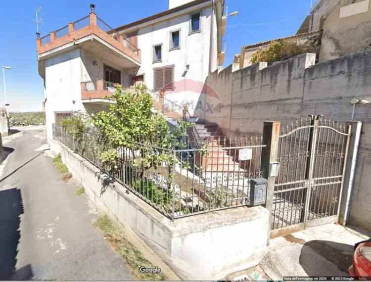 Villa in VIA ORAZIO LONGO, Santa Maria di Licodia, 14 locali, 3 bagni