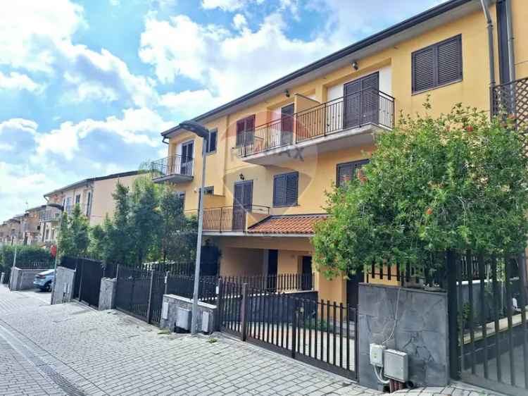 Villa a schiera in Via Santa Maria delle Fosse, Mascalucia, 5 locali