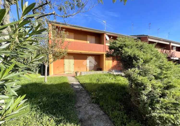 Villa a schiera d'angolo in vendita