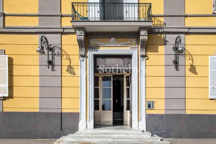 Luminoso appartamento con giardino in palazzo d'epoca