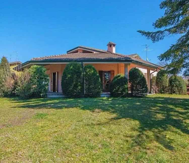 Villa in Via Martiri Fosse Ardeatine, Rottofreno, 8 locali, 4 bagni