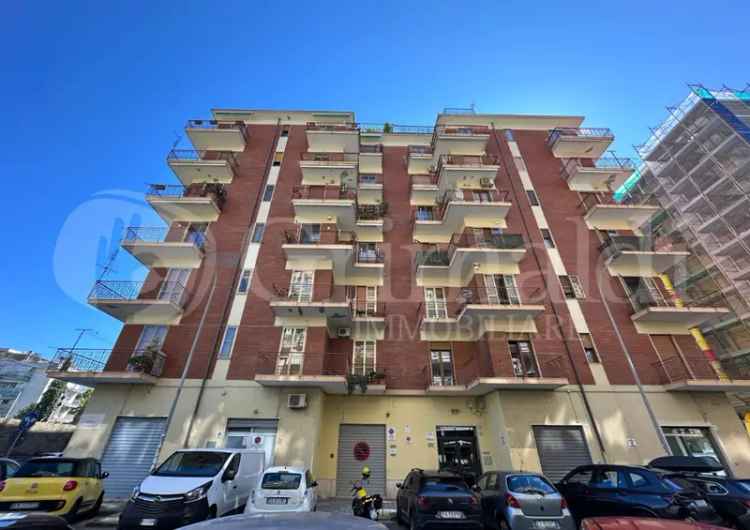 Appartamento in Via Santamaria 100, Salerno, 5 locali, 2 bagni, 140 m²