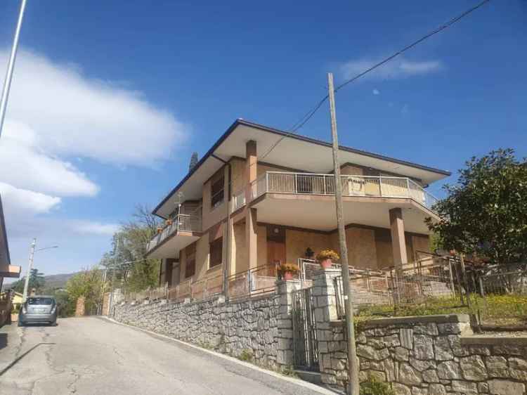 Villa in IV novembre, Torricella Sicura, 12 locali, 4 bagni, con box