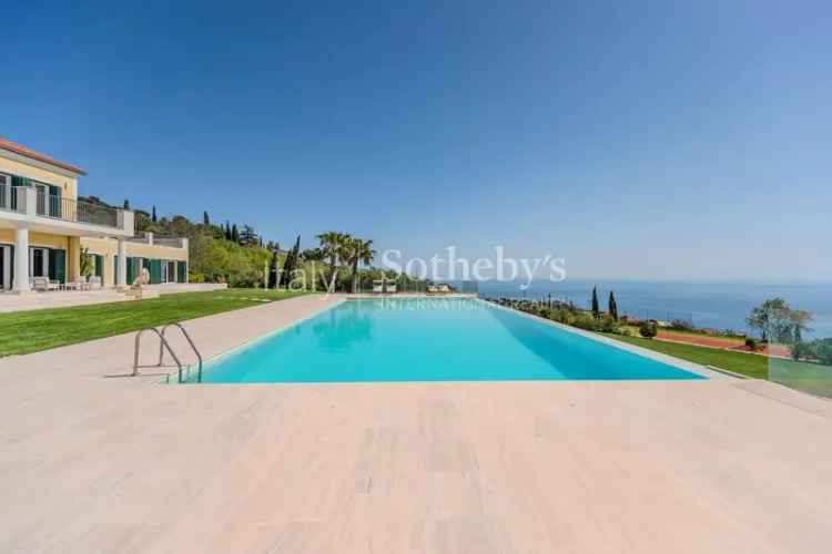 Splendida villa sul litorale ligure