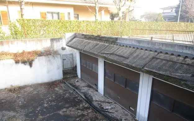 VILLA BIFAMILIARE CON GIARDINO E GARAGE