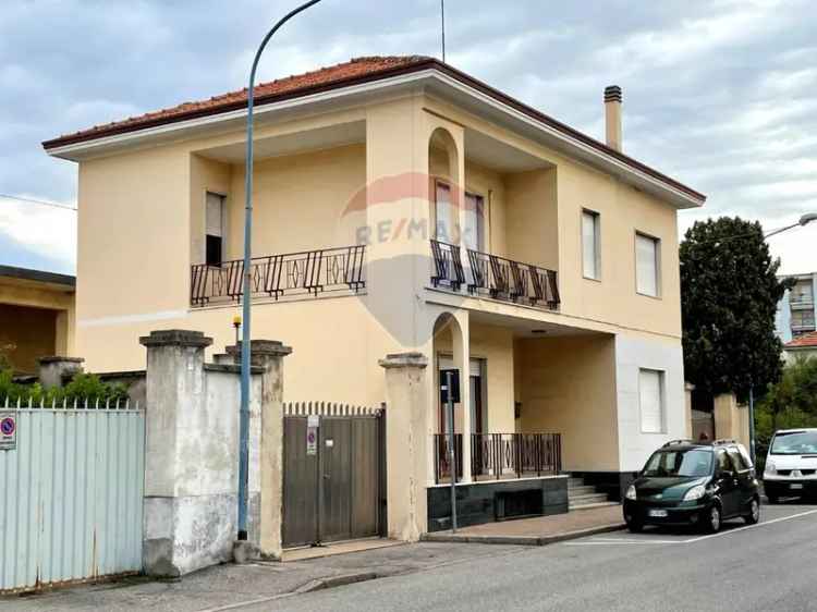 Villa in Via Don Minzoni, Agrate Brianza, 6 locali, 1 bagno, con box