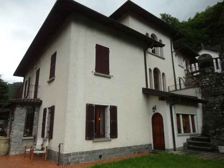 VILLA BIFAMILIARE CON DUE BAGNI E DUE BALCONI