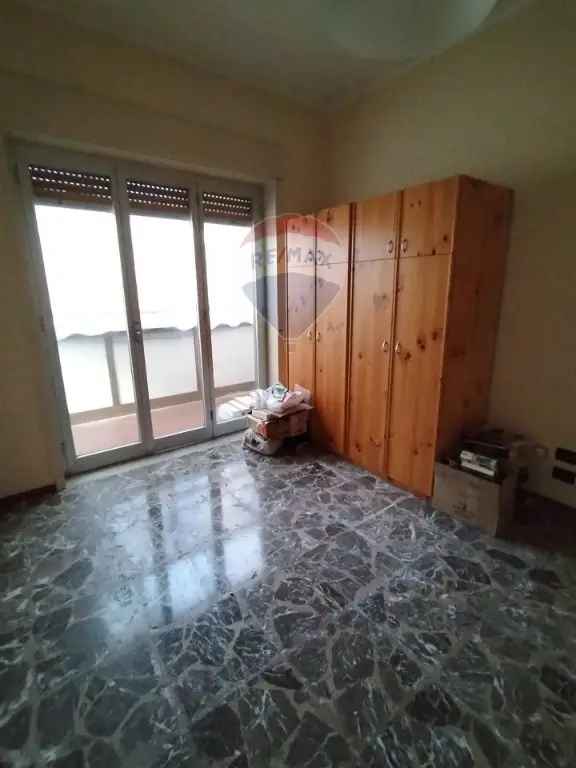 Appartamento in Via Gabriele D'Annunzio, Valverde, 5 locali, 2 bagni