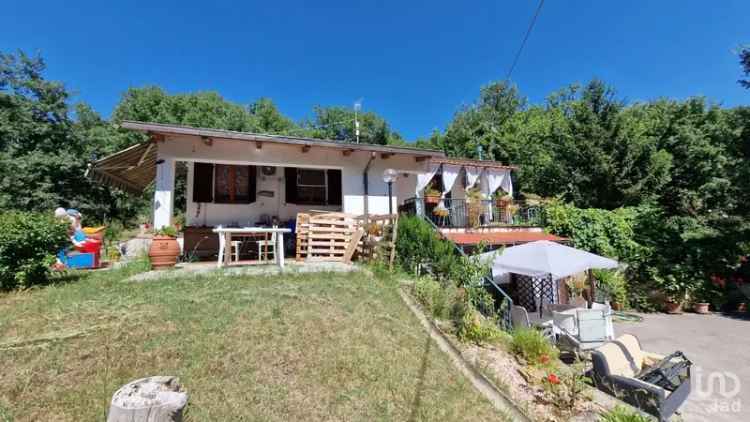 Vendita casa indipendente 10 locali di 180 m² in Arezzo (52100) - 123245 - iad