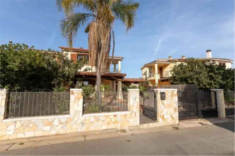 Villa a schiera in Via del mirto, Capoterra, 4 locali, 2 bagni, 140 m²