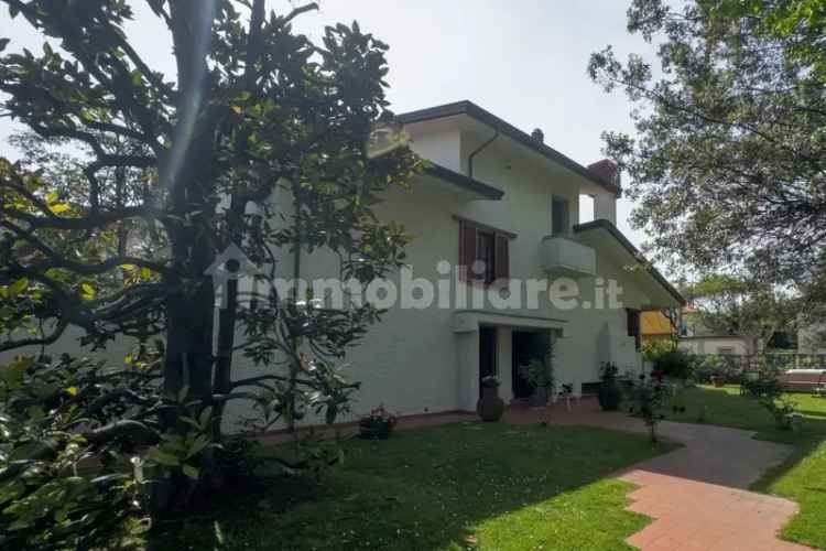 Villa unifamiliare via Salvador Allende, Centro, Forte dei Marmi