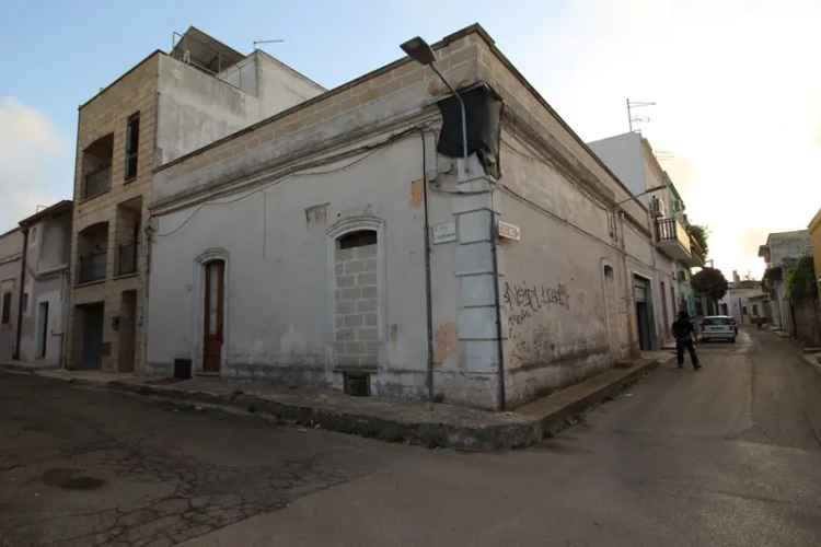 Casa Indipendente in Via Cesare Battisti, 4, Sava (TA)