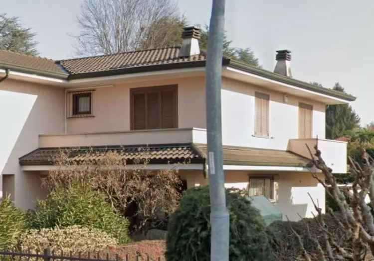 Villa a schiera in Via Ugo Foscolo 13, Mozzate, 5 locali, 2 bagni