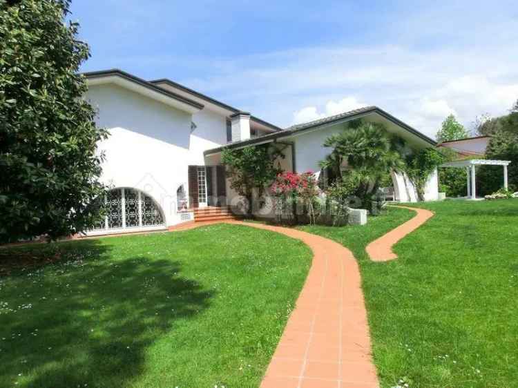 Villa unifamiliare, ottimo stato, 400 m², Roma Imperiale, Forte dei Marmi