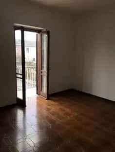 CASA SINGOLA CON 5 CAMERE, GIARDINO E 2 BAGNI