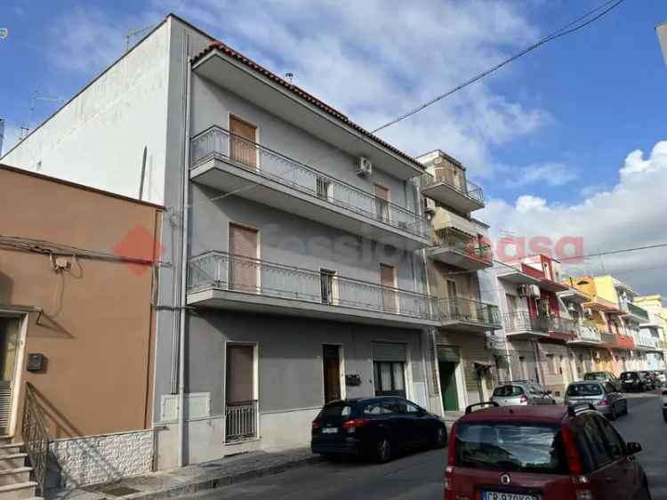 Appartamento in Via Castriota 188, San Giorgio Ionico, 5 locali