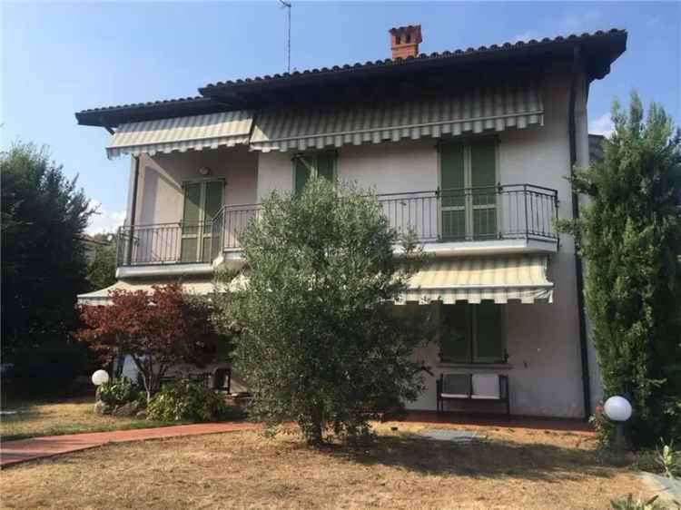 Villa singola in Via Monte Grappa 2, Castelli Calepio, 5 locali