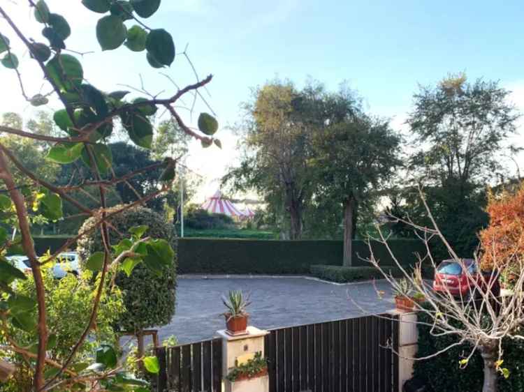 Villa in Viale Gorgia di Leontini, Roma, 1 bagno, giardino in comune