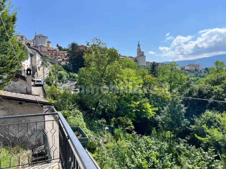 Terratetto unifamiliare via Lambioi 10, Centro, Belluno