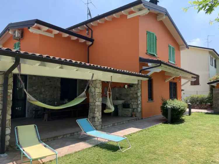 Villa in Via Mazzocchi 43, Castel San Giovanni, 10 locali, 4 bagni