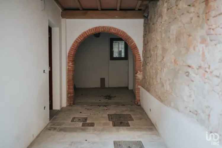 Vendita casa indipendente 7 locali di 138 m² in Montevarchi (52025) - 118667 - iad