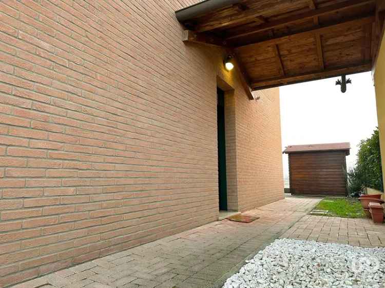 Vendita casa 8 locali di 131 m² in Ferrara (44124) - 135198 - iad