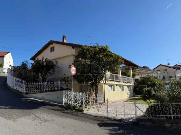 Villa a schiera in Via delle Ginestre, Boissano, 5 locali, 1 bagno